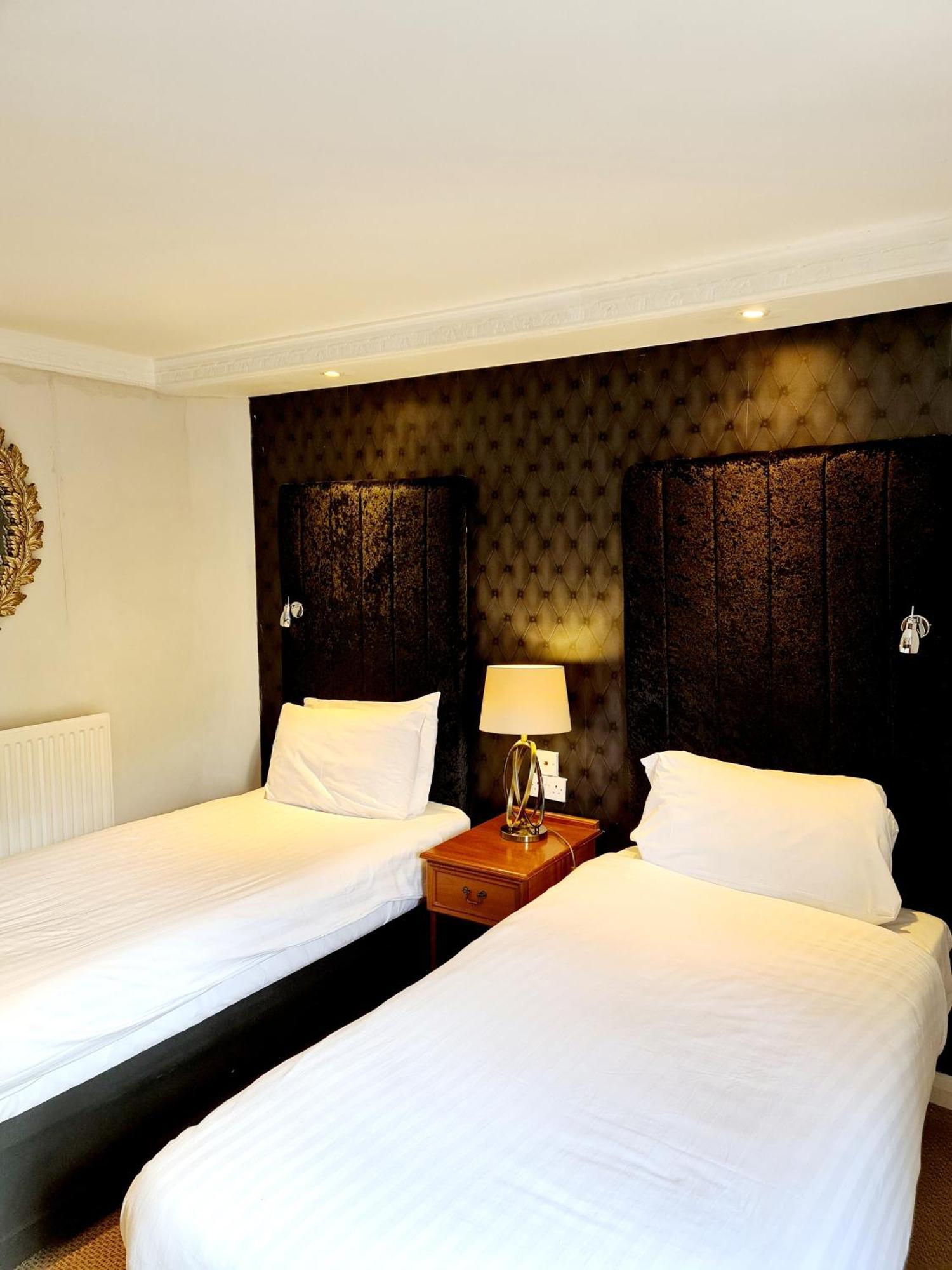 Barons Court Hotel ウォールソール エクステリア 写真